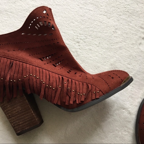 Cut out fringe heeled boot - Picture 7 of 8